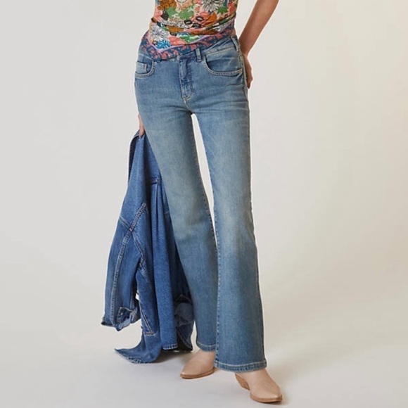Pilcro Demilune Slim Boot Flare Jeans Medium Wash - Picture 1 of 8